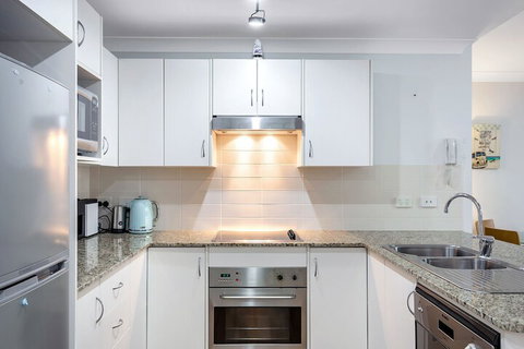 Shoal Bay Beach Apartments, 6/2 Shoal Bay Road - Foster Accommodation 2
