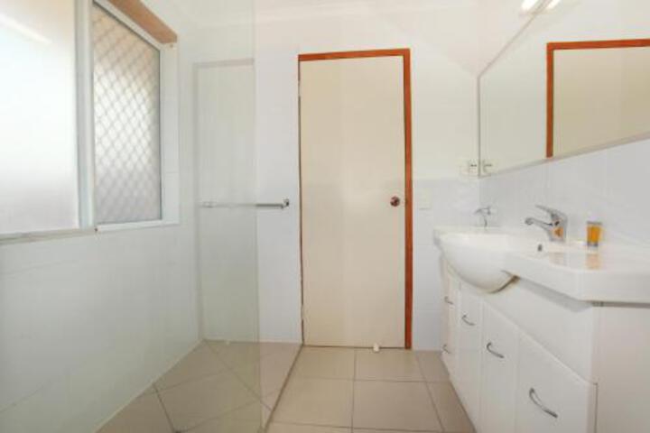 Yaroomba QLD Foster Accommodation