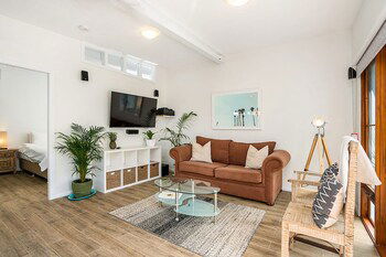 Half Moon Cottage - Foster Accommodation 0