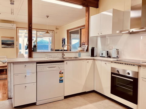 Nautique Beach House - Foster Accommodation 3