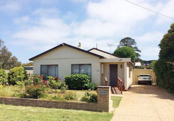 Nautique Beach House - Foster Accommodation 2