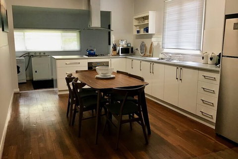 Otters Retreat - Foster Accommodation 2