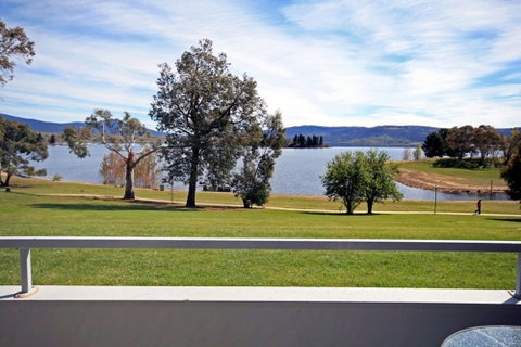 Horizons 414 - Lake Jindabyne Waterfront - Foster Accommodation 1