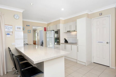 The Bay House 48 Government Road - Foster Accommodation 4