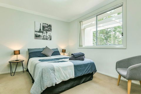 An Ideal Wine Country Getaway Villa - Foster Accommodation 5