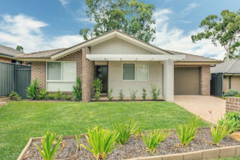 An Ideal Wine Country Getaway Villa - Foster Accommodation 0