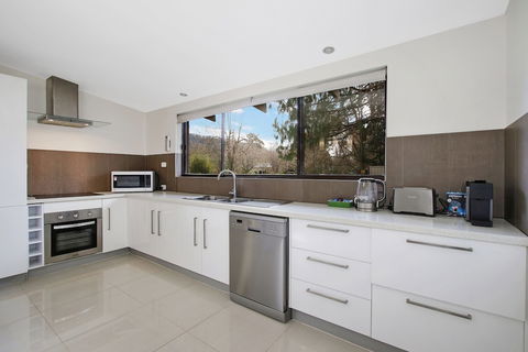 Alinga Longa Residence 4 Bedroom With Pool - Foster Accommodation 1