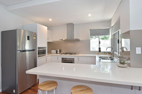 Stylish Apartment Near Perth City 2210 - Foster Accommodation 3