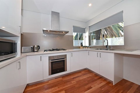 Stylish Apartment Near Perth City 2210 - Foster Accommodation 6
