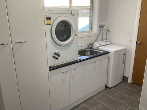 Valley View Townhouse - On The RAIL TRAIL - Foster Accommodation 3