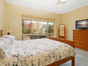 Alpine Mist - Spacious 5 Bedroom Home - Foster Accommodation 3