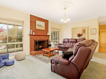 Alpine Mist - Spacious 5 Bedroom Home - Foster Accommodation 4