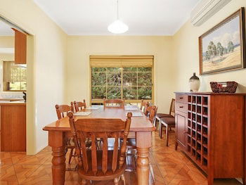Alpine Mist - Spacious 5 Bedroom Home - Foster Accommodation 2