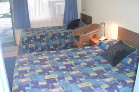 Black Swan Waterfront Motel Not Suitable For Children - Foster Accommodation 4