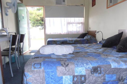 Black Swan Waterfront Motel Not Suitable For Children - Foster Accommodation 6