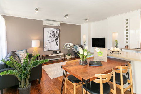 BOUTIQUE STAYS - Sandy Breeze 3 - Foster Accommodation 1