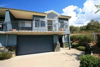 Torino 6 - Lake Jindabyne & Snowy Mountain Views - Foster Accommodation 1