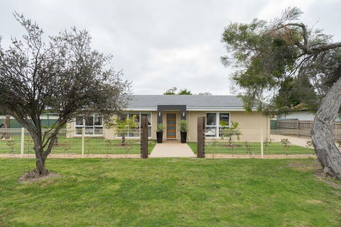 Xanadu Shores - Foster Accommodation 1