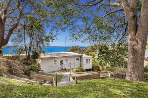 Ronem Cottage, 5 Gloucester Street - Foster Accommodation 0