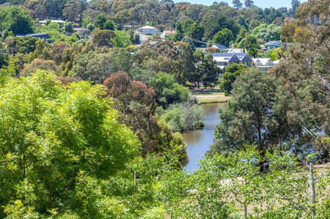 Balconies Lakeside - Foster Accommodation 5