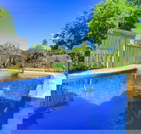 Ambrosia Holiday Home - Foster Accommodation