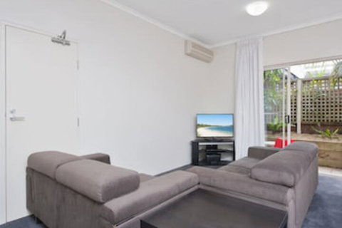 Zenith Studio Unit 4 / 10 Messines Street - Foster Accommodation 0