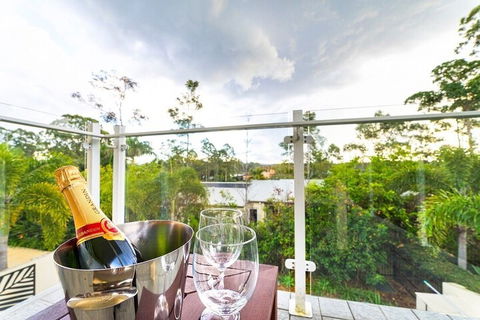 Bayhill Manor In Sanctuary Cove - Foster Accommodation 7