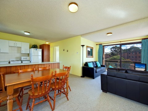 Promenade Unit 10 / 8 Intrepid Close - Foster Accommodation 7