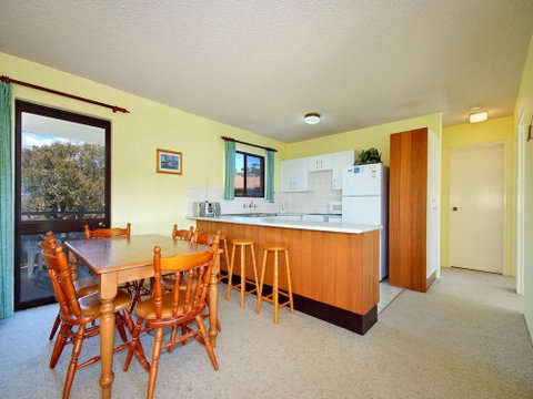 Promenade Unit 10 / 8 Intrepid Close - Foster Accommodation 2