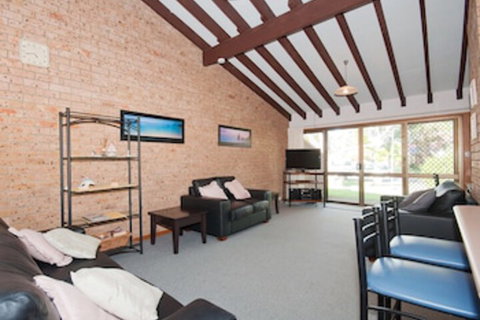 Bay Parklands, 6/2 Gowrie Avenue - Foster Accommodation 0
