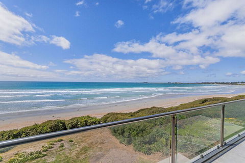 Aqua Mist Seascape - Foster Accommodation 1