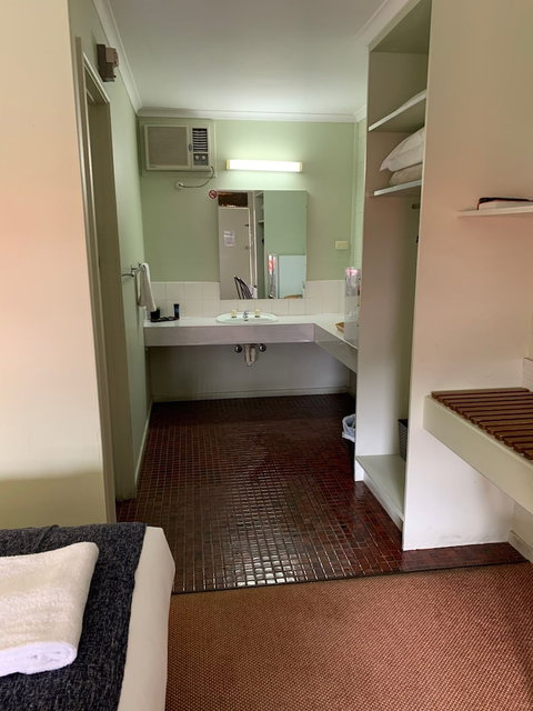 Finley Country Club Hotel Motel - Foster Accommodation 4