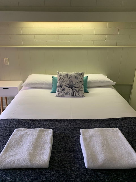 Finley Country Club Hotel Motel - Foster Accommodation 2