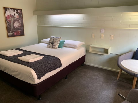 Finley Country Club Hotel Motel - Foster Accommodation 6