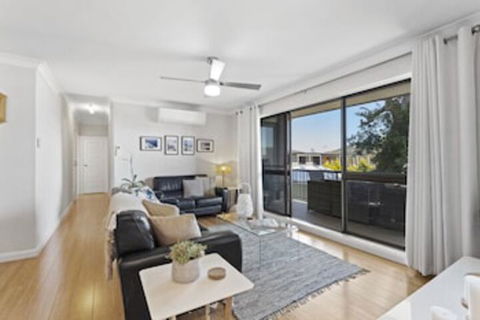 Ronald Ave Bahia Unit 02 47 - Foster Accommodation 0