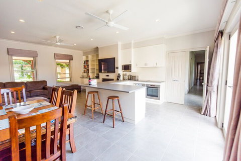 BEL MIREN DUSTY MILLER - Foster Accommodation 2