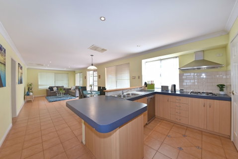 Redcliff Home Close To City & Airport - Foster Accommodation 4