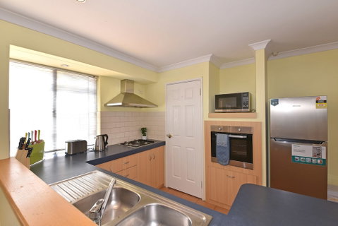 Redcliff Home Close To City & Airport - Foster Accommodation 3