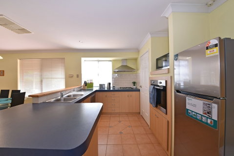 Redcliff Home Close To City & Airport - Foster Accommodation 5