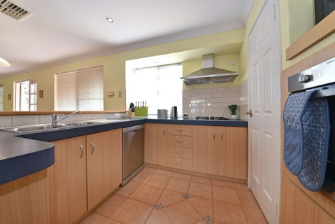 Redcliff Home Close To City & Airport - Foster Accommodation 6