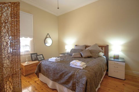Charleston House - Mathoura - Foster Accommodation 5