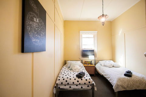 Charleston House - Mathoura - Foster Accommodation 6