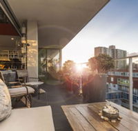 Loft Penthouse With Startling City Views  Parking - Foster Accommodation