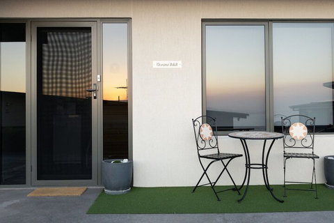 Oceana B&B - Foster Accommodation 1