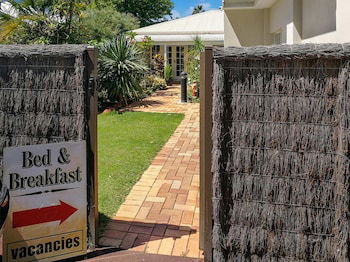 Airport B&B - Foster Accommodation 0