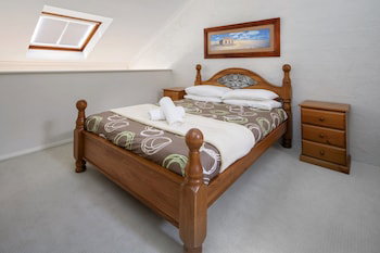 Parkwood 6 - Foster Accommodation 0
