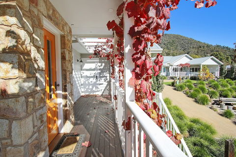 Autumn Home - Our Place At Bright - Foster Accommodation 3