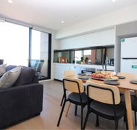 Queen of Northcote Views Rejuvenate Stays - Foster Accommodation