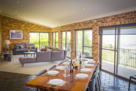 Aquila - Foster Accommodation 0