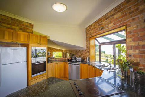 Aquila - Foster Accommodation 2